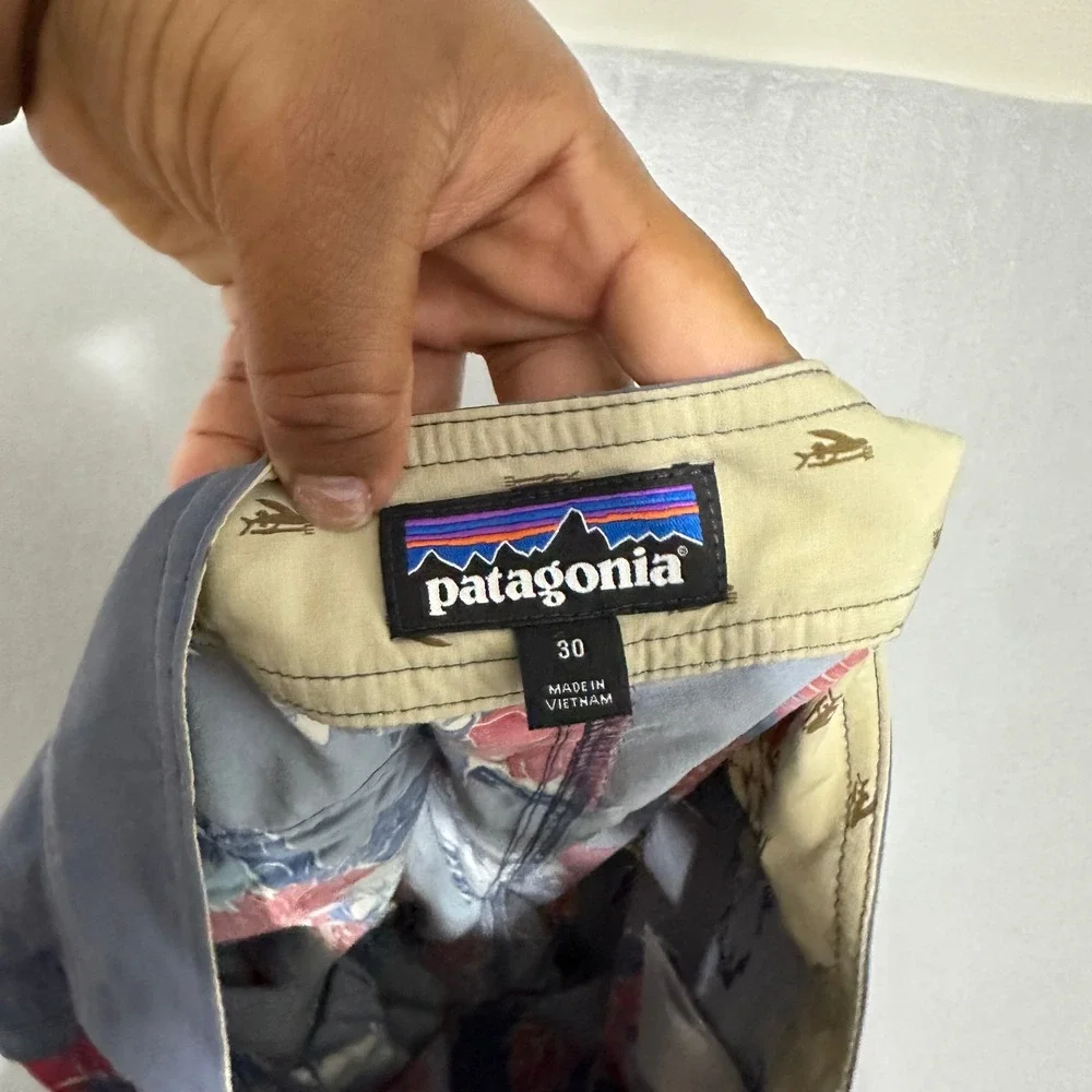 Patagonia Mens 30 Blue Floral Board Shorts Swim Trunks‎ Scalloped Hem 7 Inseam